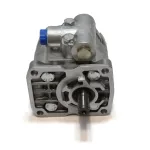 Насос шестерінчастий лівий з клапаном