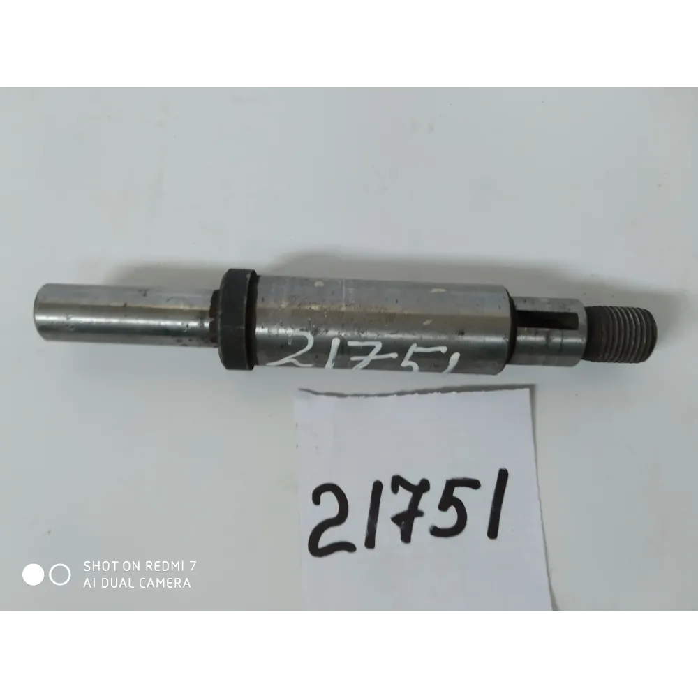 Валик трёхступенчатый насоса водяного 260-1307151-01 МТЗ 1221