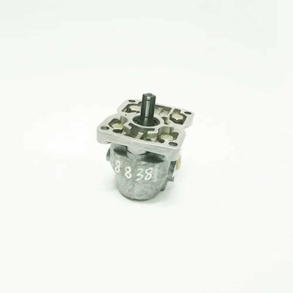 Насос шестерінчастий правий 4-х шліцевий НШ10М-3 А ЮМЗ 6