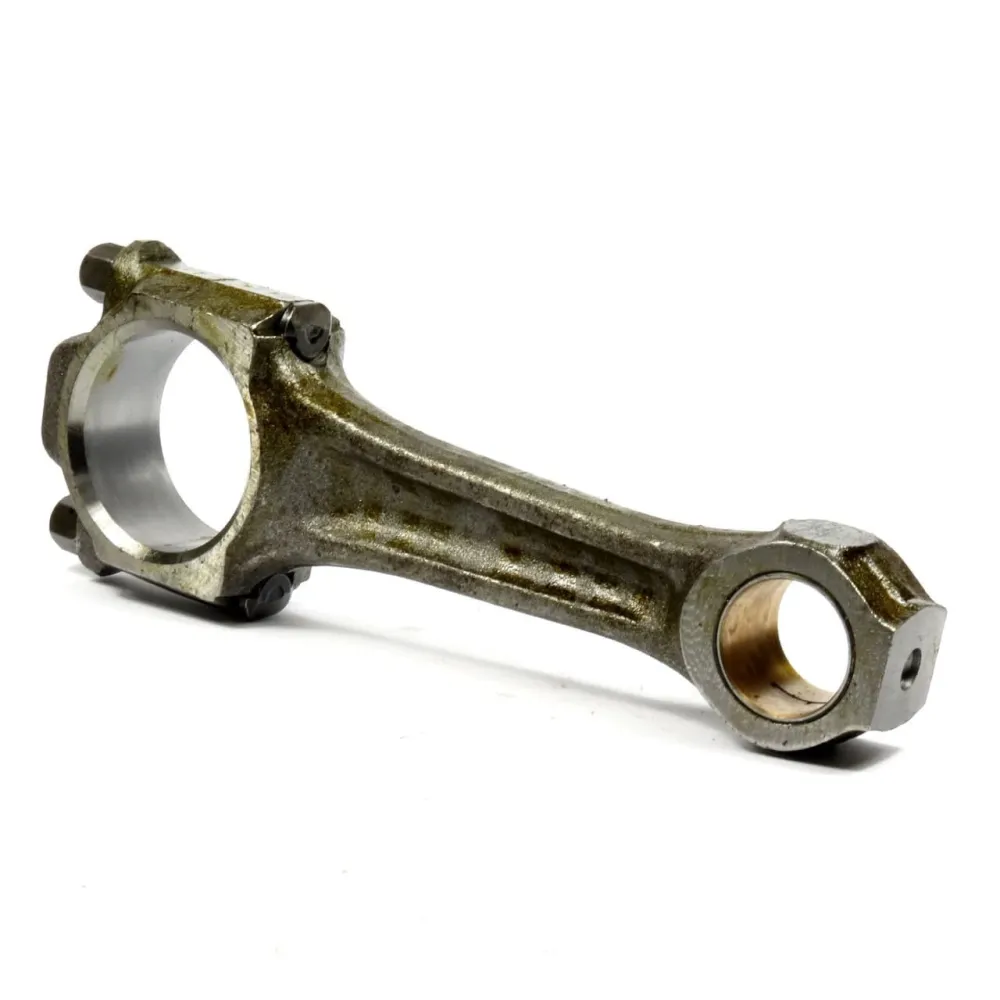 Шатун з втулкою 240-1004100