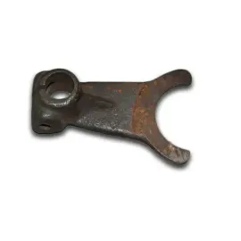 Вилка перемикання 1-ї та 4-ї передач