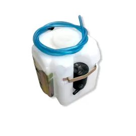 Бачок омывателя 12 В в сборе