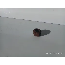 Гайка шпильки головки