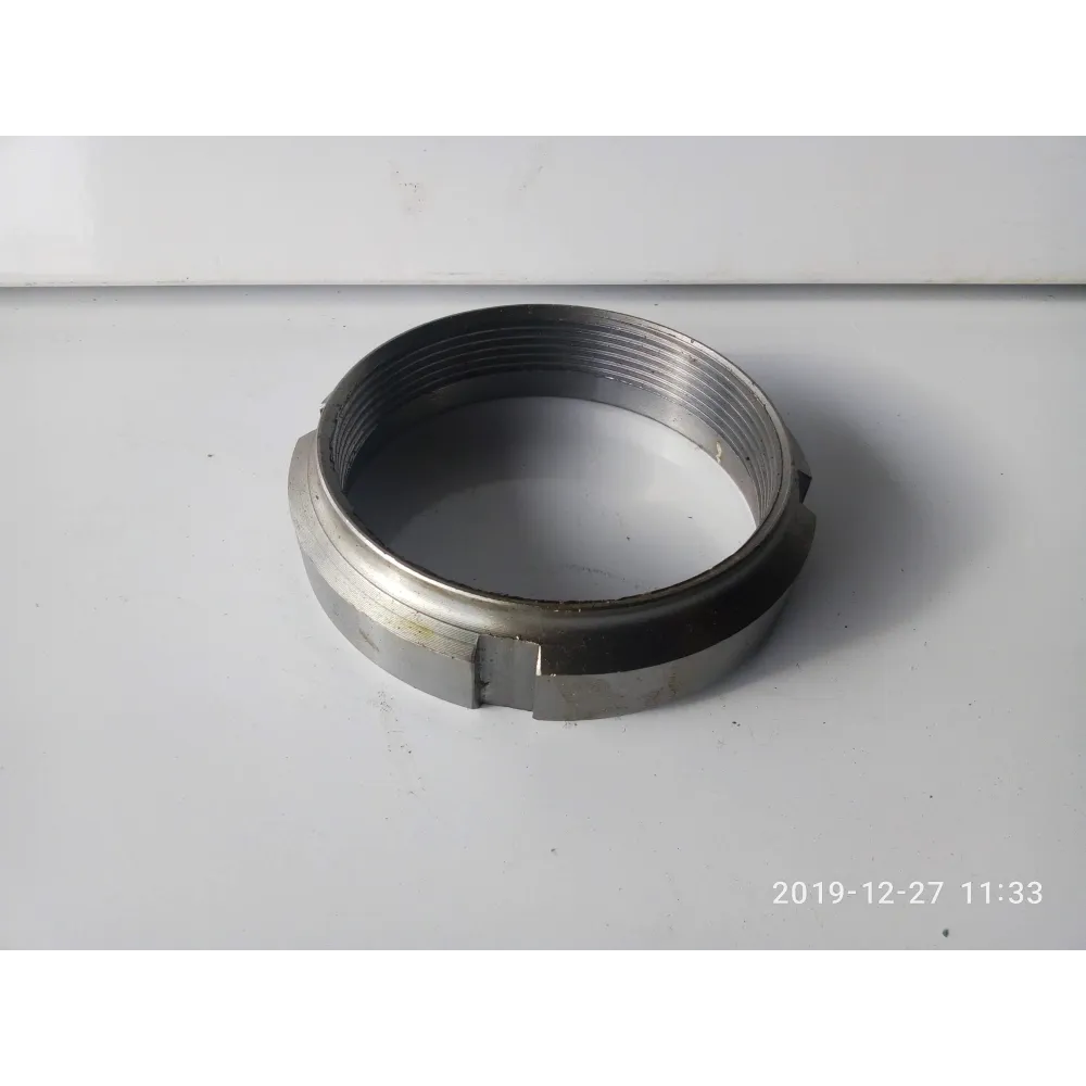 Гайка переднього провідного мосту