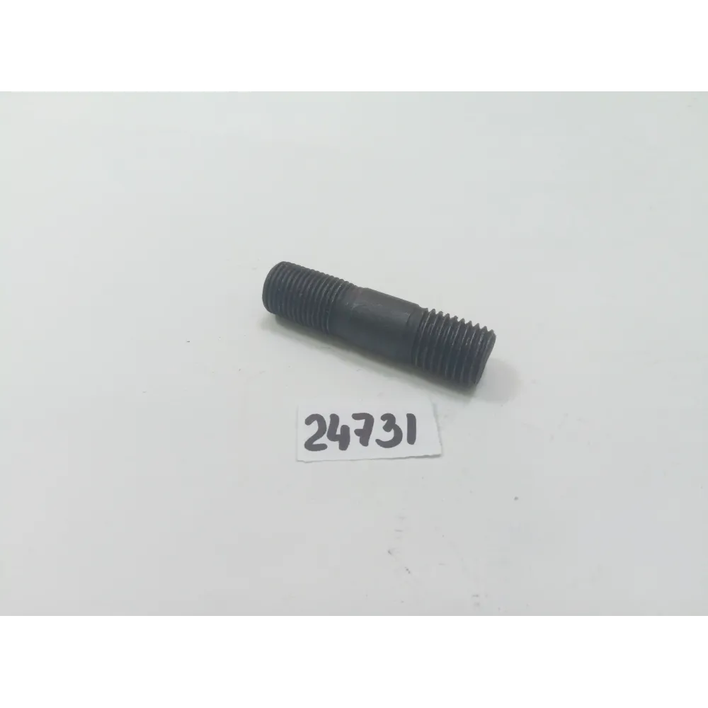 Шпилька півосі