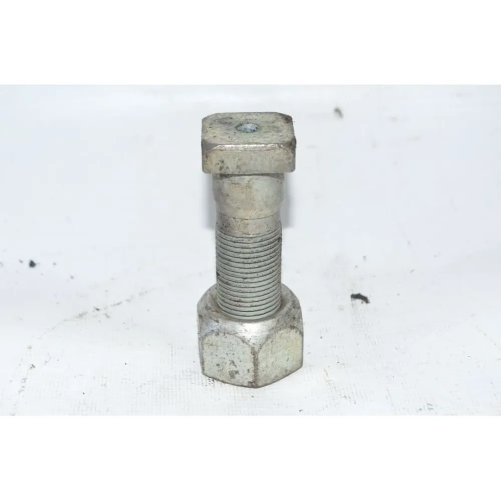 Болт заднього колеса з гайкою