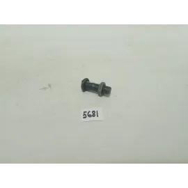 Болт короткий карданного валу з гайкою