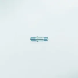 Шпилька заднього колеса права