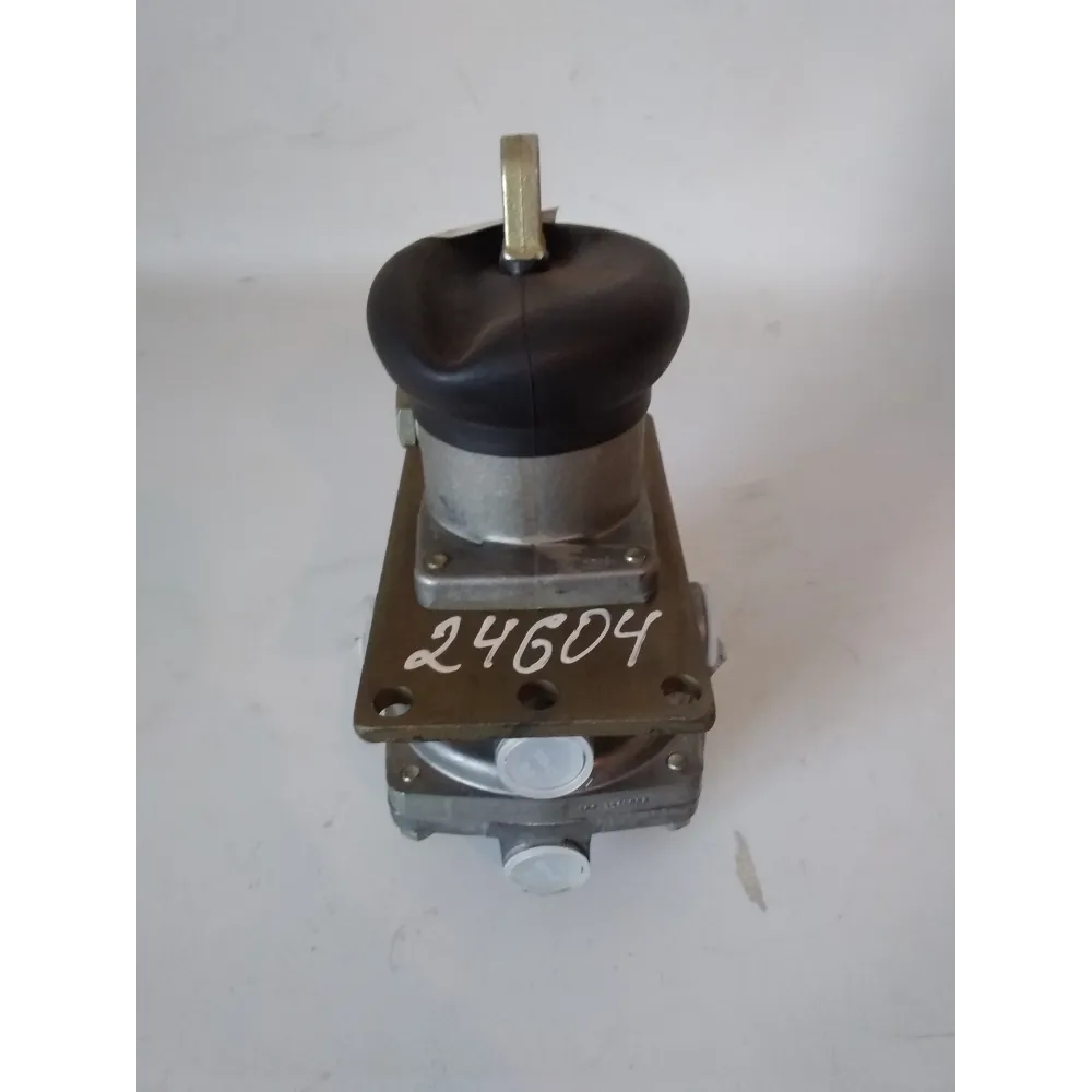 Кран управления главный двухсекционный 100-3514008 КамАЗ 5230, КамАЗ 5320