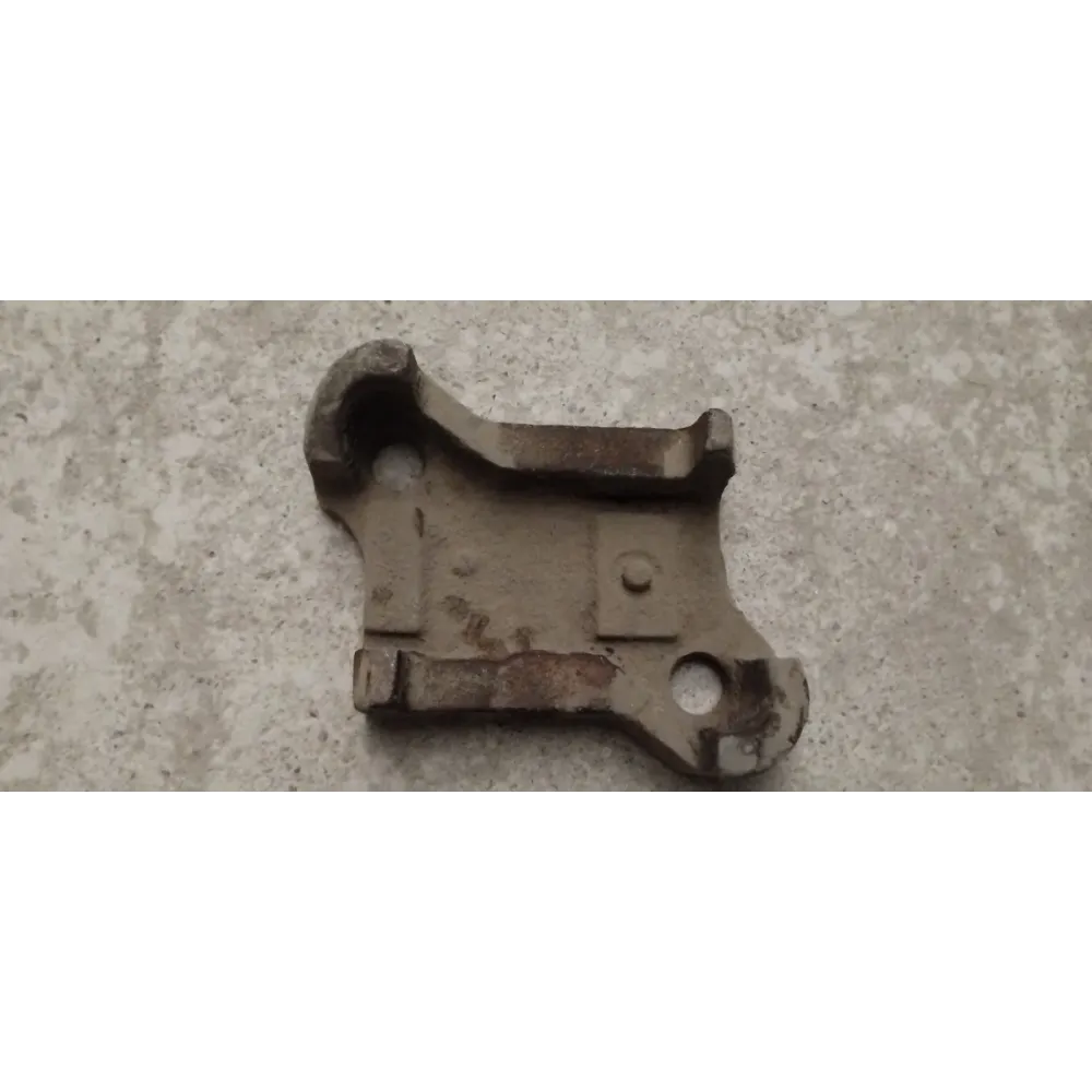 Кронштейн кріплення стійки колеса плуга