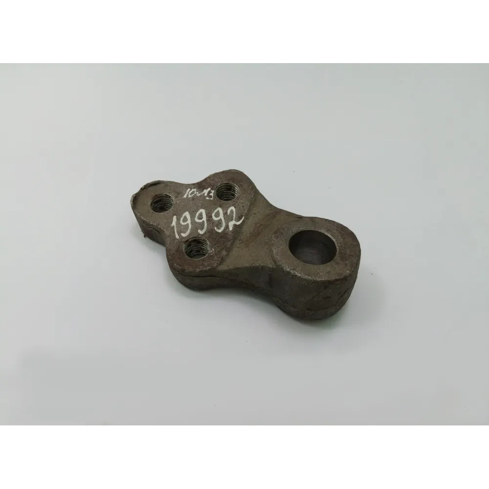 Кронштейн тяги навески правый 40-4605092 ЮМЗ 6