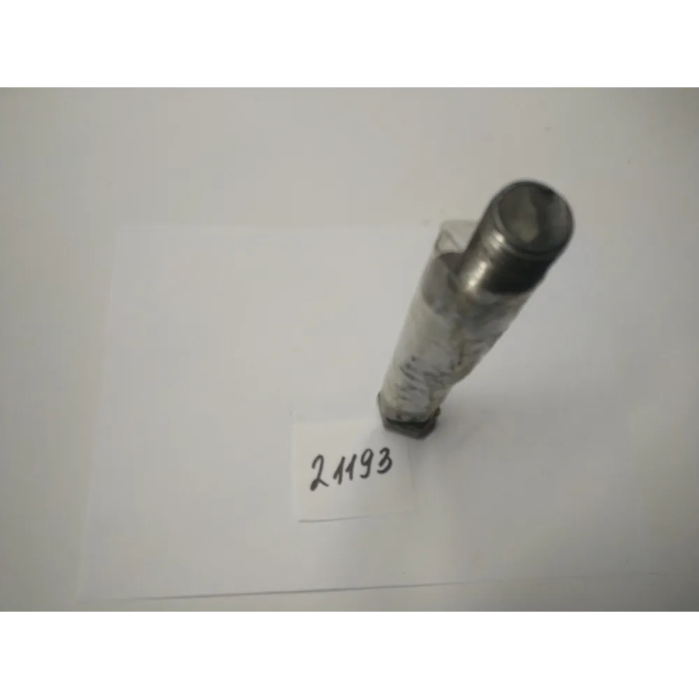 Болт 7805