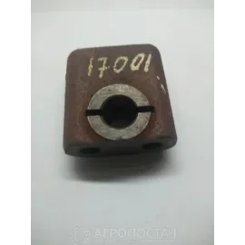 Стійка осі коромисел крайня з отворами