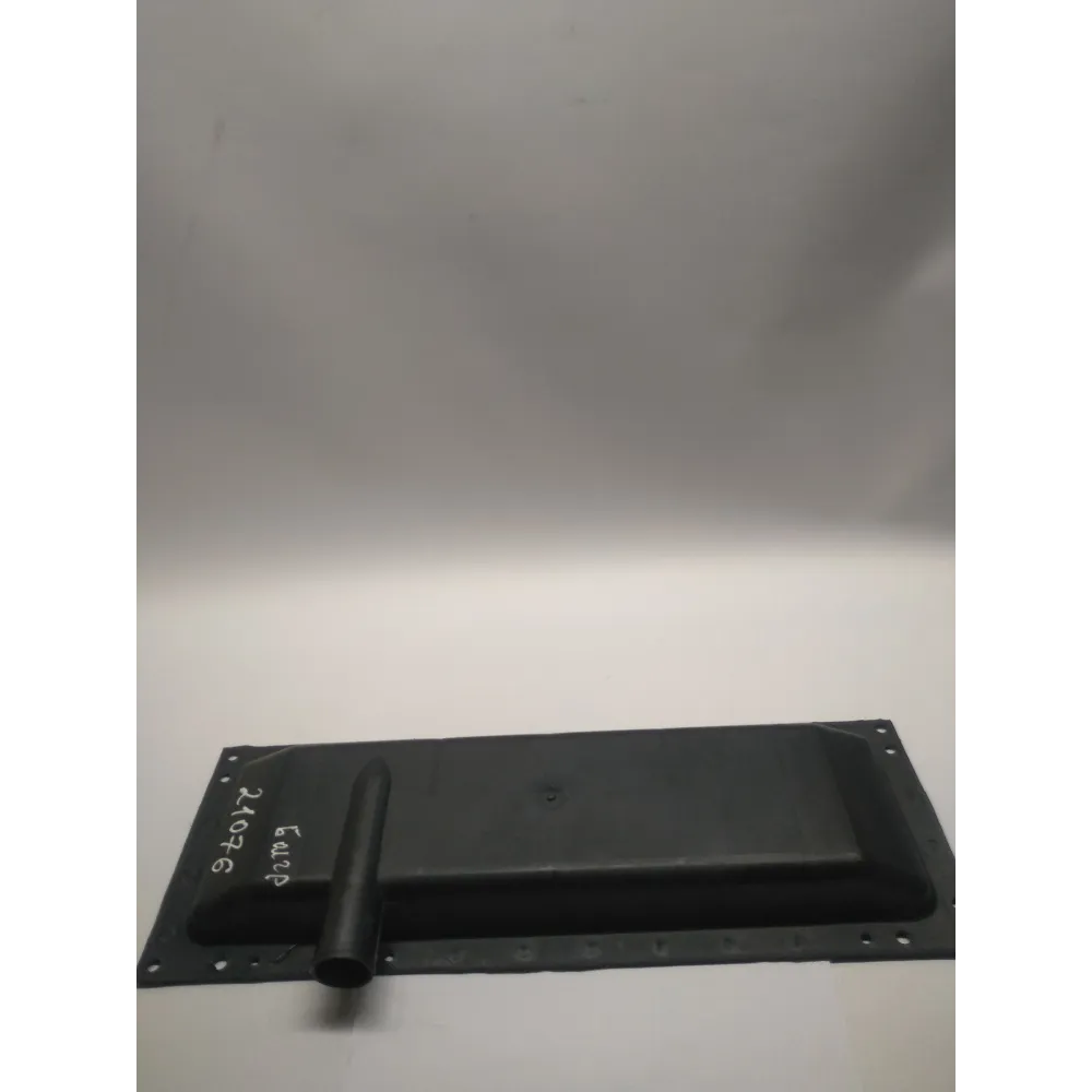 Бак радіатора нижній пластмасовий 36-1301070-Б ЮМЗ 6