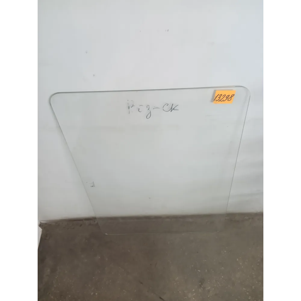 Скло бічне 66.45.151 ВТЗ Т-25А, ЛТЗ Т-25