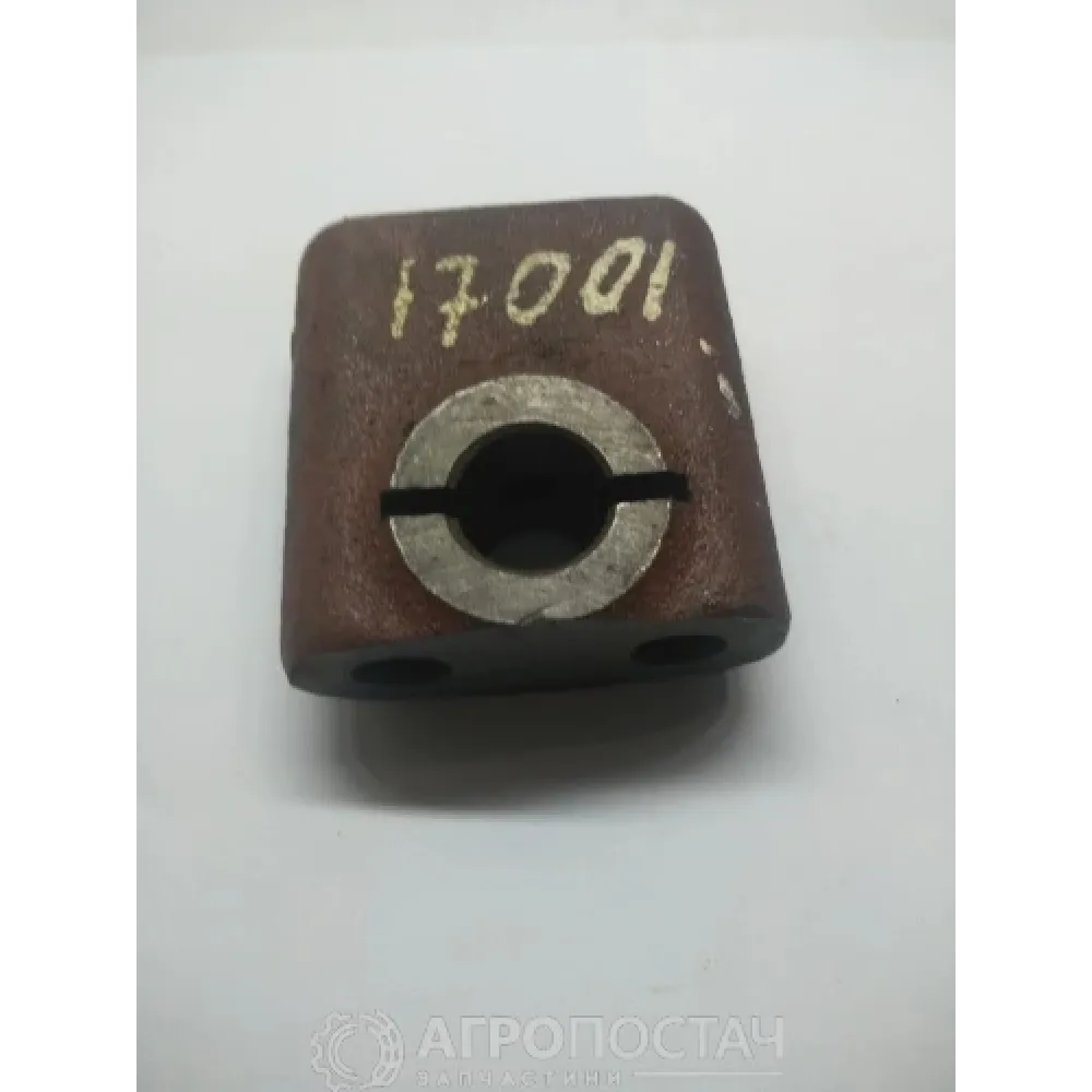 Стойка оси коромысел крайняя с отверстиями